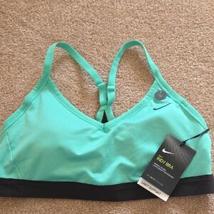 Nike Women's Light Support Sports Bra